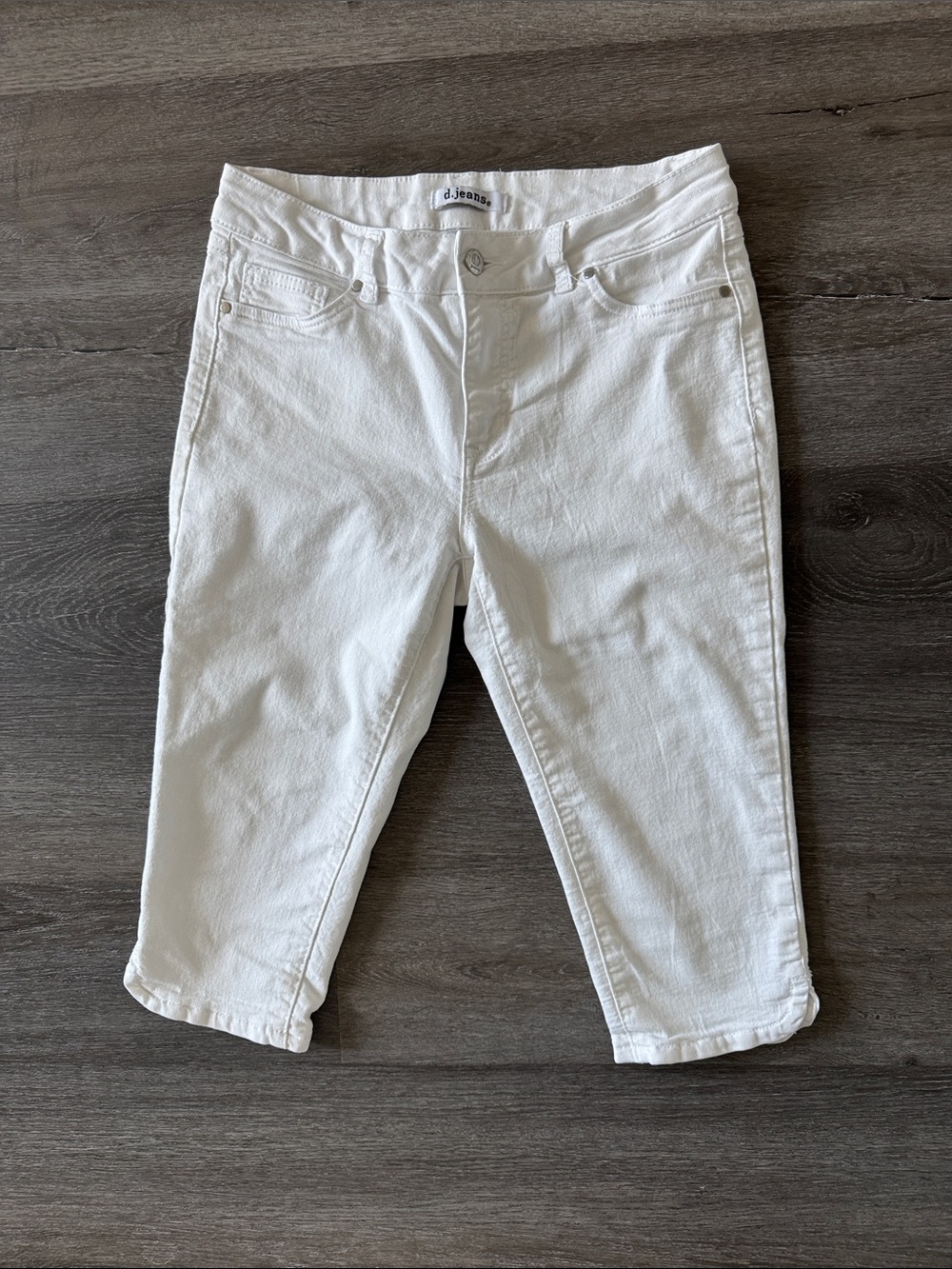 d. jeans White Cropped Women's Capri Jeans